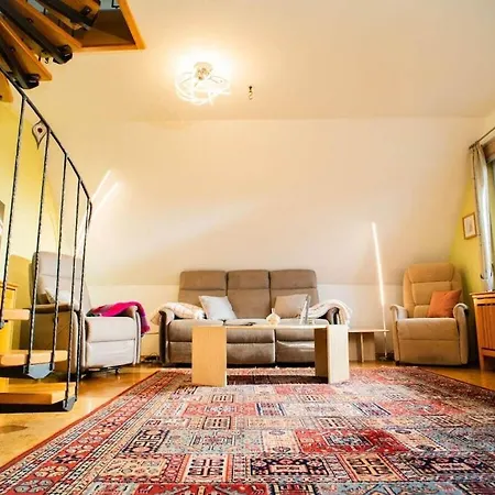 With 2 Bedrooms Casa vacanze